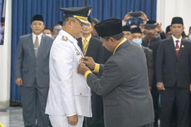 Dokumentasi Pelantikan PJ Wali Kota Tasikmalaya DR. Cheka Virgowansyah, S.S.TP., ME oleh Wakil Gu...