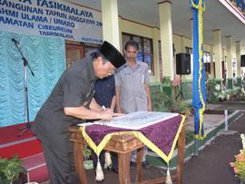 PERESMIAN KEGIATAN PEMBANGUNAN SD KARANGSAMBUNG I KECAMATAN CIBEUREUM  6