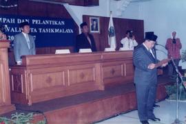 DOKUMENTASI PELANTIKAN Drs. H. BUBUN BUNYAMIN DAN Drs. H. SYARIF HIDAYAT M.SI SEBAGAI WALI KOTA D...