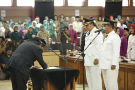 Pelantikan Drs. H. Budi Budiman dan Ir. H. Dede Sudrajat MP sebagai Wali Kota dan Wakil Wali Kota...