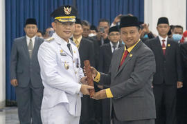 Dokumentasi Pelantikan PJ Wali Kota Tasikmalaya DR. Cheka Virgowansyah, S.S.TP., ME oleh Wakil Gu...