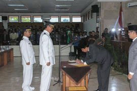 Pelantikan Drs. H. Syarif Hidayat M.Si dan Ir. H. Dede Sudrajat,MP sebagai Wali Kota dan Wakil Wa...