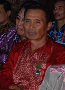 Wali Kota Tasikmalaya Drs. H. Syarif Hidayat M.Si menerima Penghargaan Satya Lencana Bidang Koper...