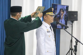 Dokumentasi Pelantikan PJ Wali Kota Tasikmalaya DR. Cheka Virgowansyah, S.S.TP., ME oleh Wakil Gu...